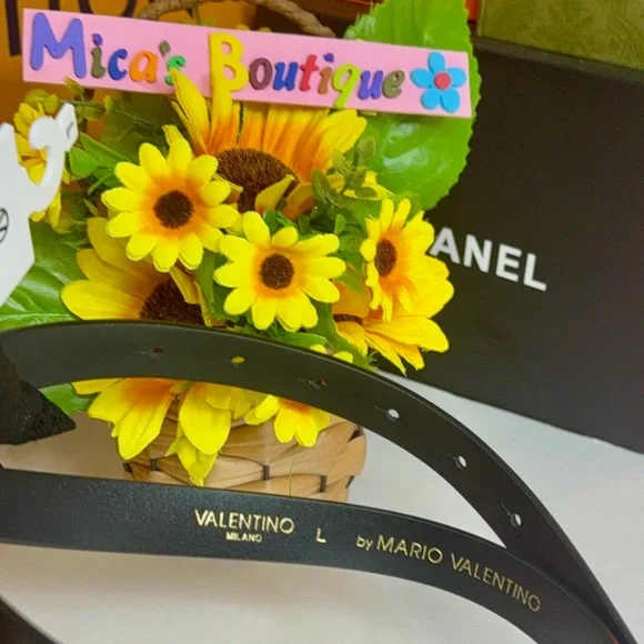 🆕VALENTINO by Mario Valentino Black Belt with Gold V Removable Buckle 🔥Large🔥 - Picture 7 of 17